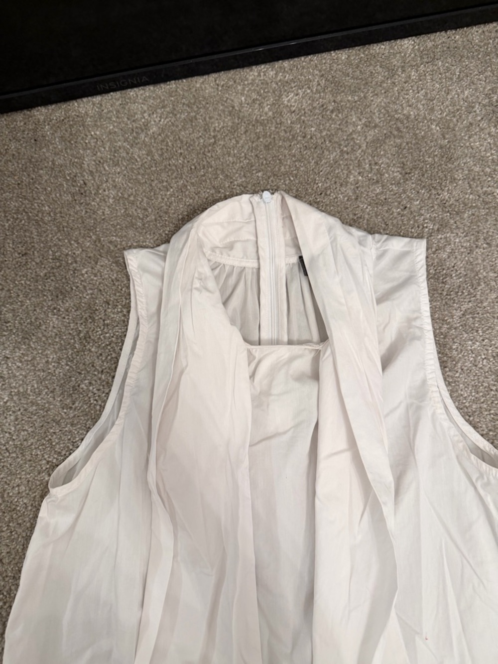 Ivory Top with Script Label - Picture 3 of 8